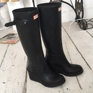 Wedge hunter boots